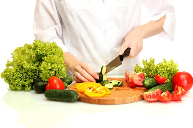 Kucharz przygotowujący składniki